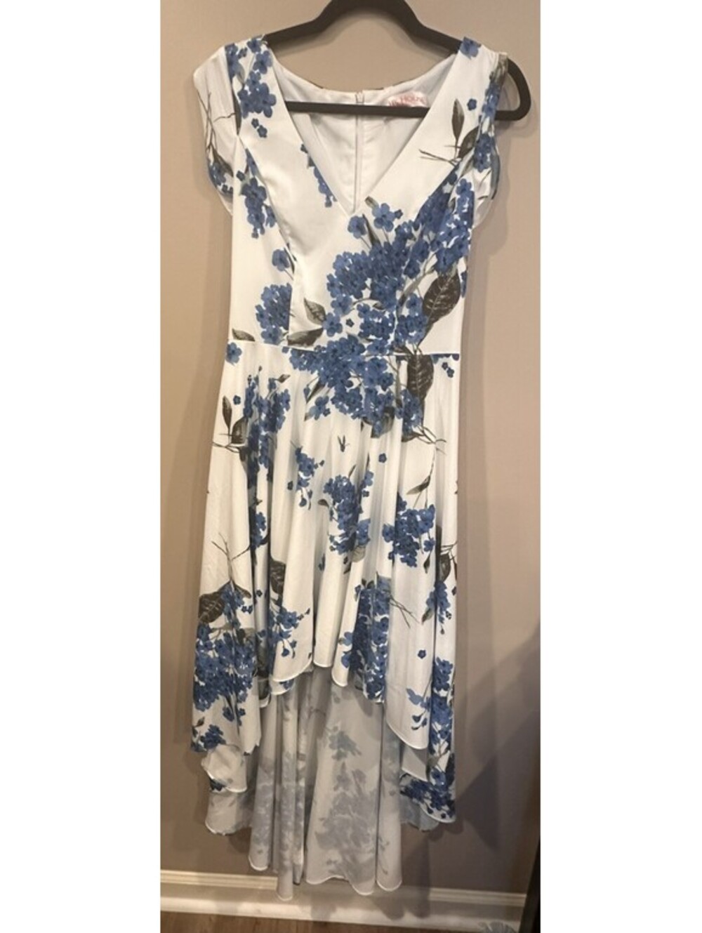 JJs House Blue and White Floral High-Low Ruffle V-Neck Dress hydrangea NWT